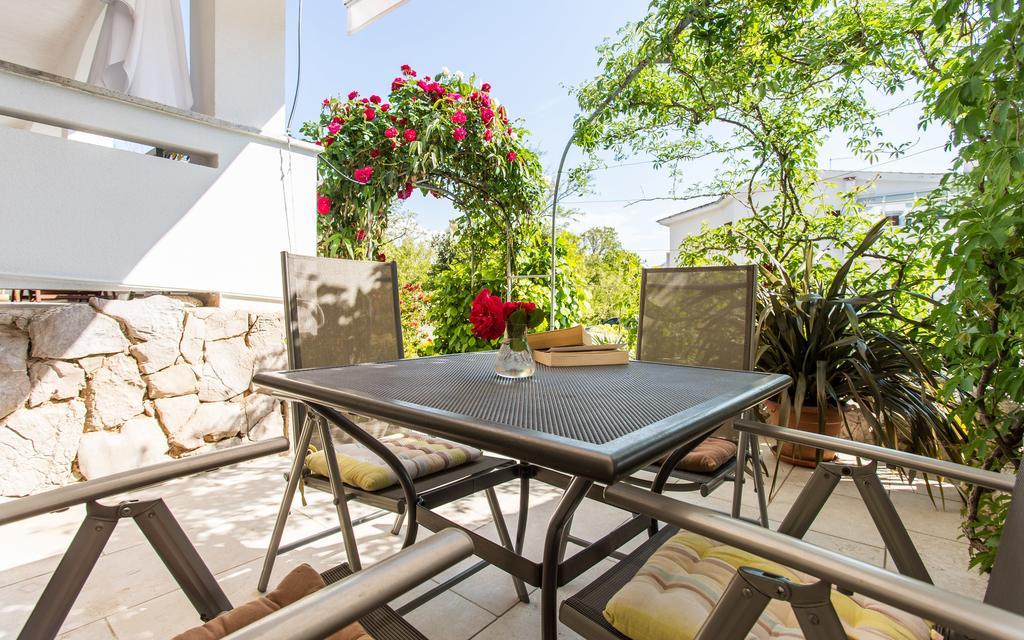 Apartments Frgacic Baska  Bagian luar foto