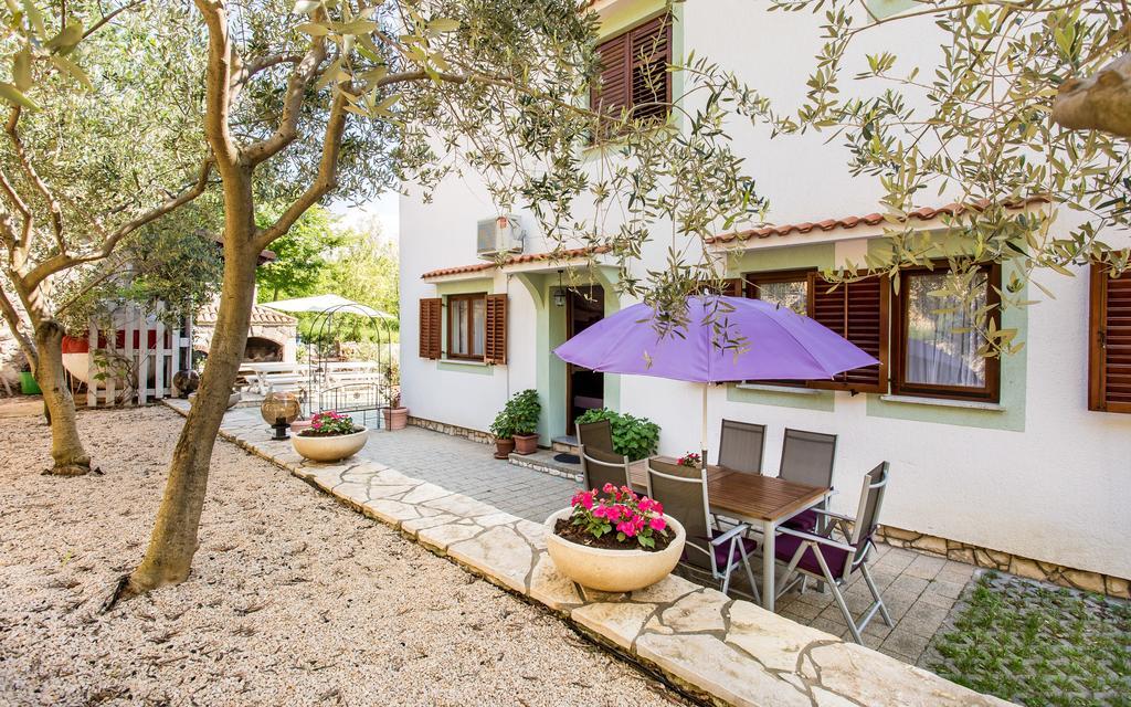 Apartments Frgacic Baska  Bagian luar foto