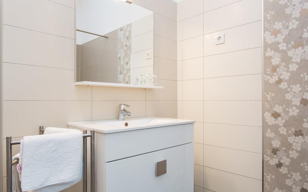 Apartments Frgacic Baska  Bagian luar foto