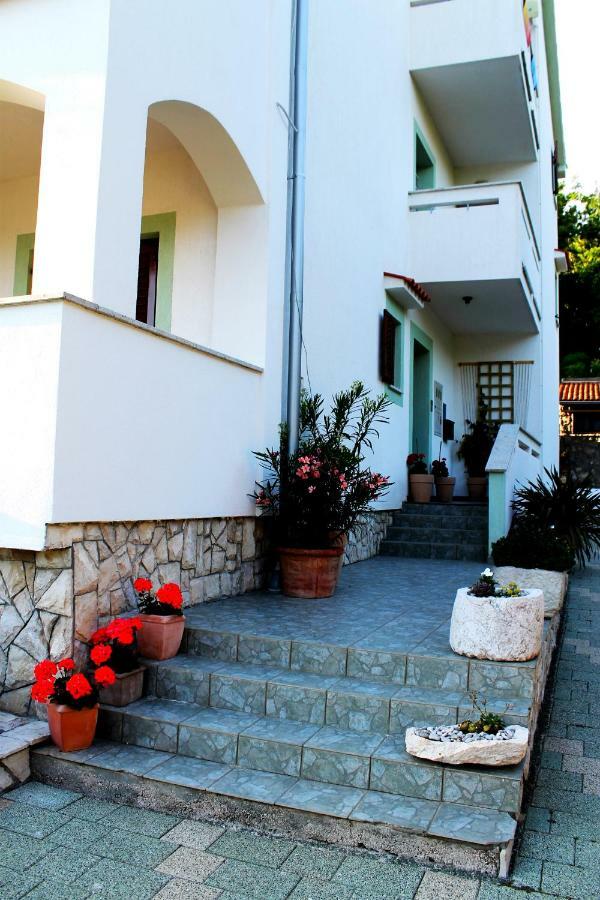 Apartments Frgacic Baska  Bagian luar foto