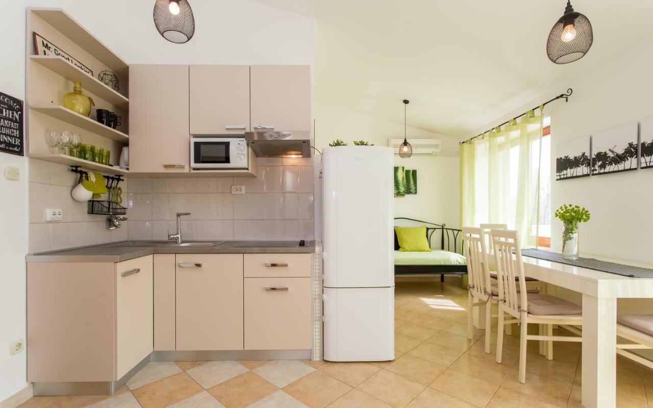 Apartments Frgacic Baska  Bagian luar foto