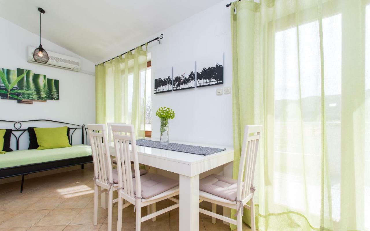 Apartments Frgacic Baska  Bagian luar foto