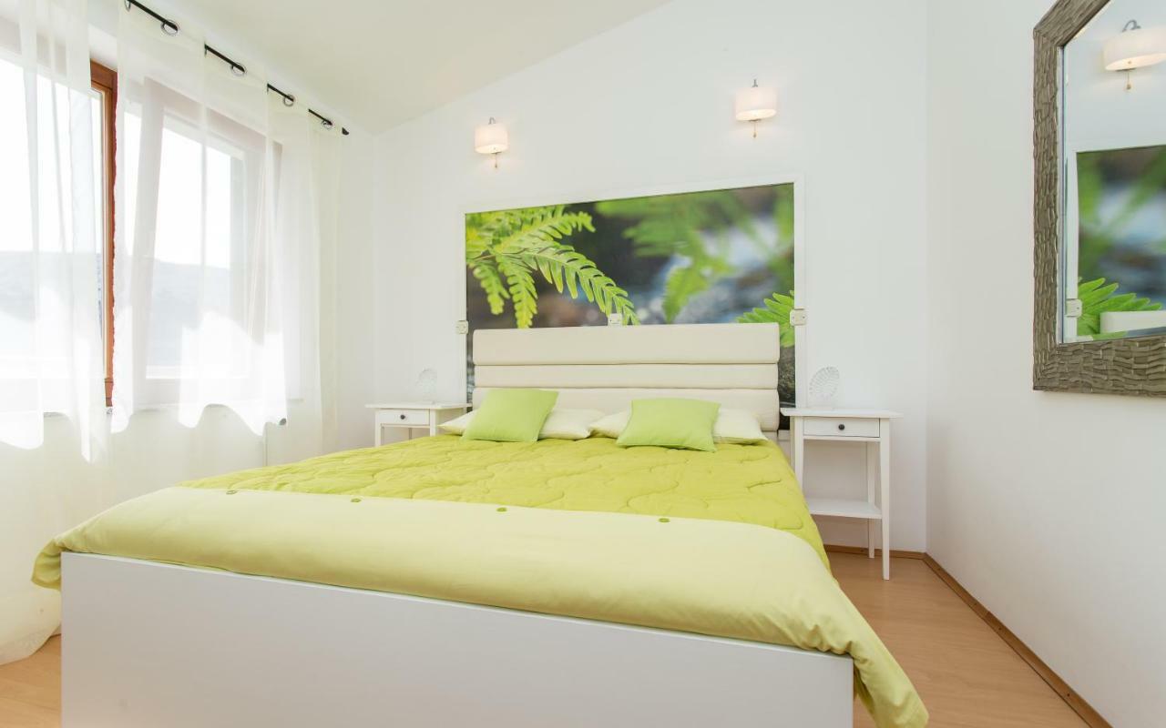 Apartments Frgacic Baska  Bagian luar foto