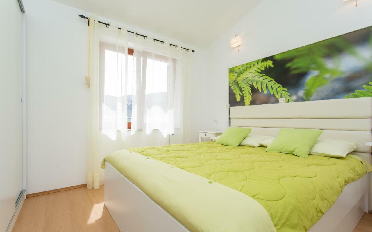 Apartments Frgacic Baska  Bagian luar foto