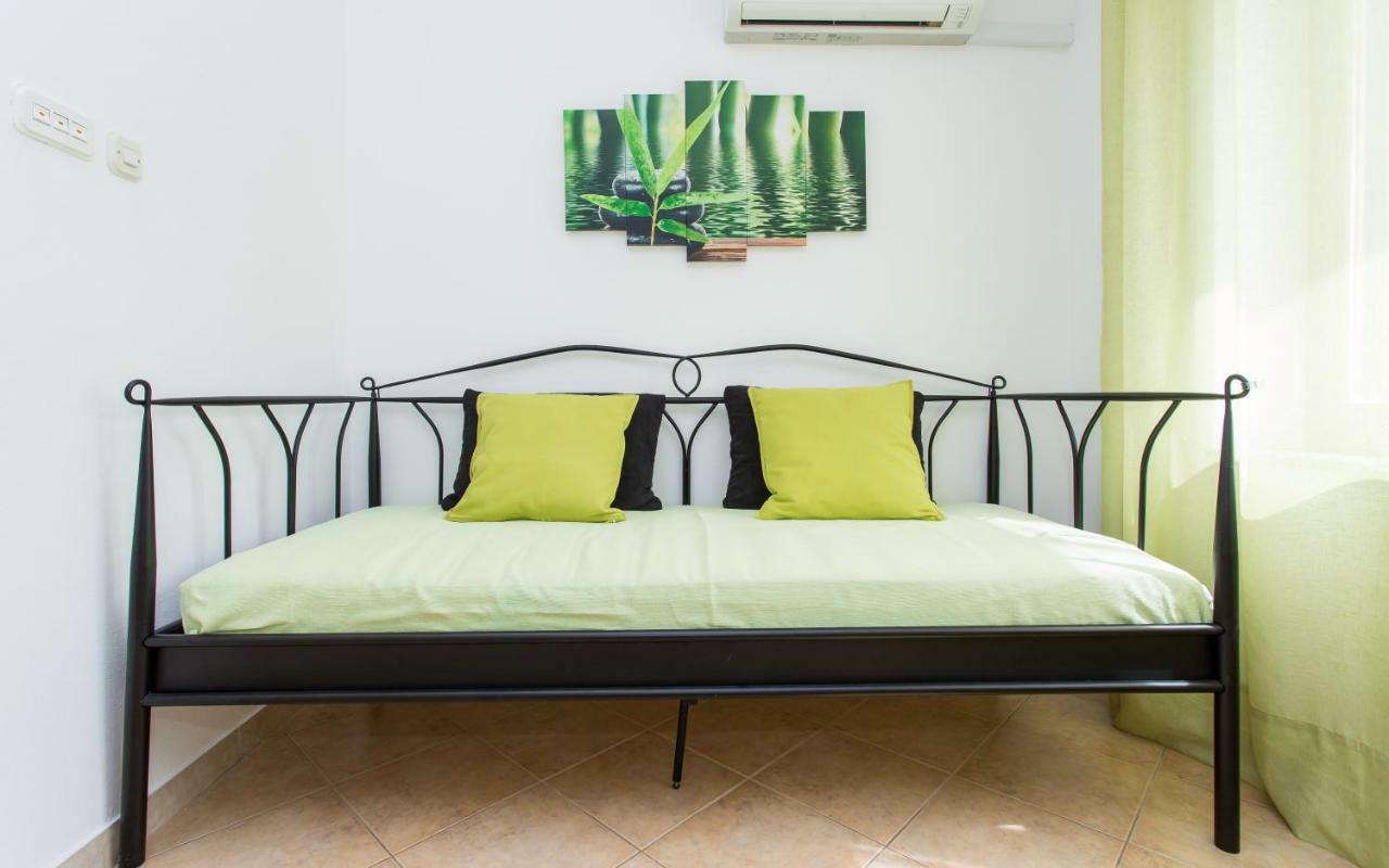 Apartments Frgacic Baska  Bagian luar foto
